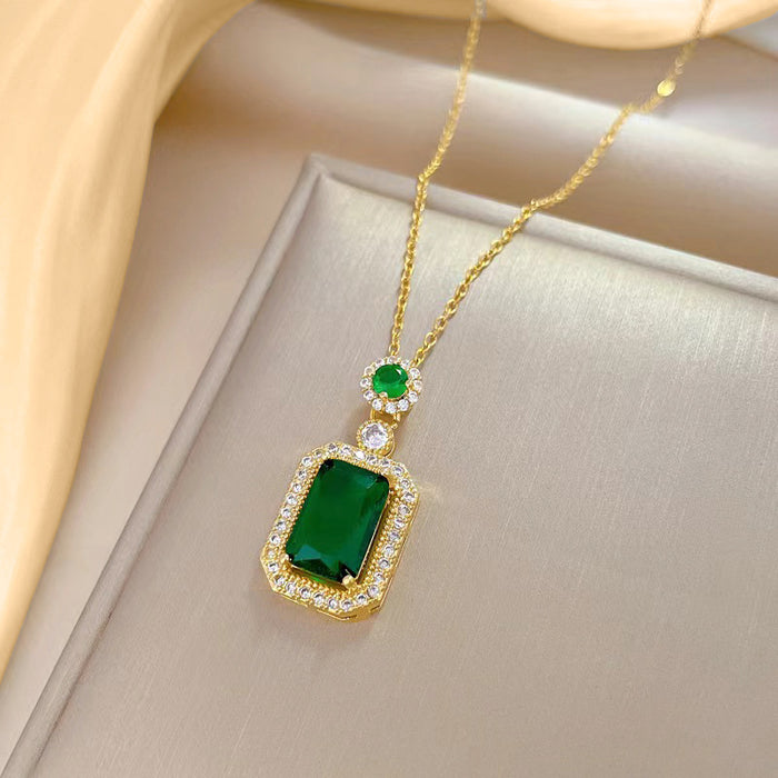 Wholesale Exclusive for wholesale of niche light luxury emerald jewelry necklaces, women's versatile high-end necklaces