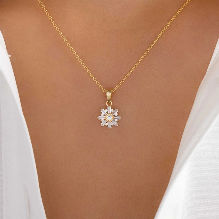 Wholesale Jewelry Fashion Alloy Diamond Pendant, Small and Versatile Flower Necklace