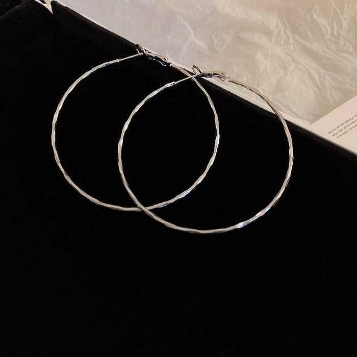 Wholesale Silver needle ear ring niche personality design sense exaggerated earrings women' s fashion temperament earrings