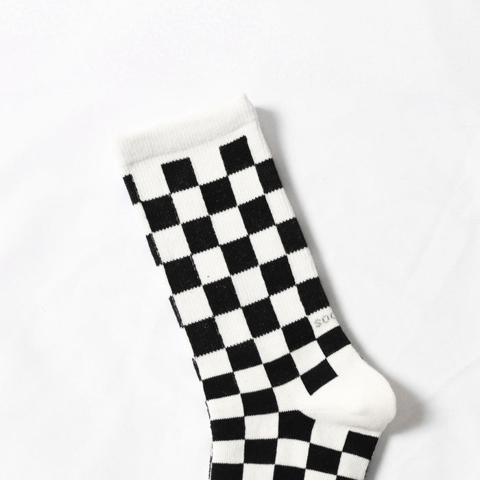 Wholesale Socks checkerboard pattern mid tube socks high thread skateboard sports socks