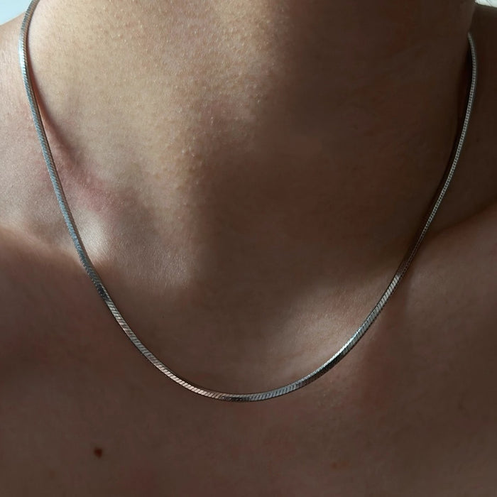 Wholesale Titanium steel bone chain, versatile for men and women, basic style, layered collarbone chain, thick and thin, men's style