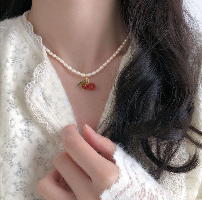 Wholesale Small niche design, collarbone chain, sweater chain, retro pearl cherry pendant necklace, luxury accessory