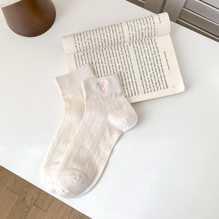 Wholesale New mesh breathable thin short tube socks with heart-shaped embroidery