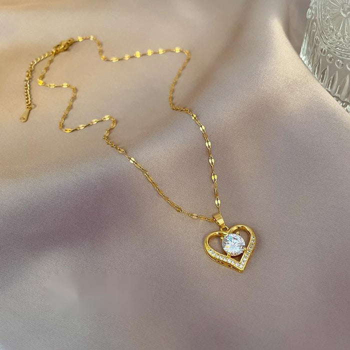Wholesale Heart shaped luxury sparkling full diamond temperament necklace versatile collarbone chain titanium steel chain