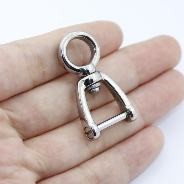 Wholesale Titanium alloy car keychain D-shaped buckle luggage hardware accessories