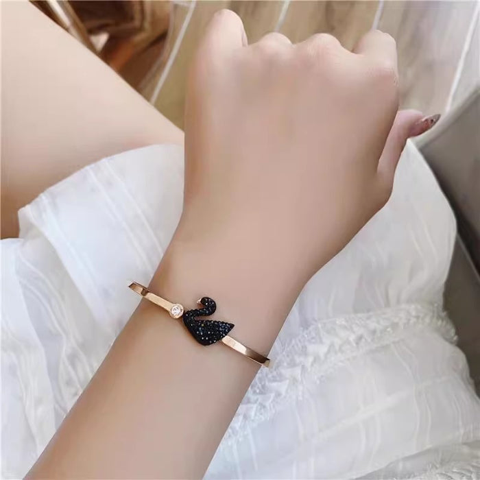 Wholesale Titanium steel bracelet with simple diamond inlay, stainless steel spring bracelet, and high-end decoration