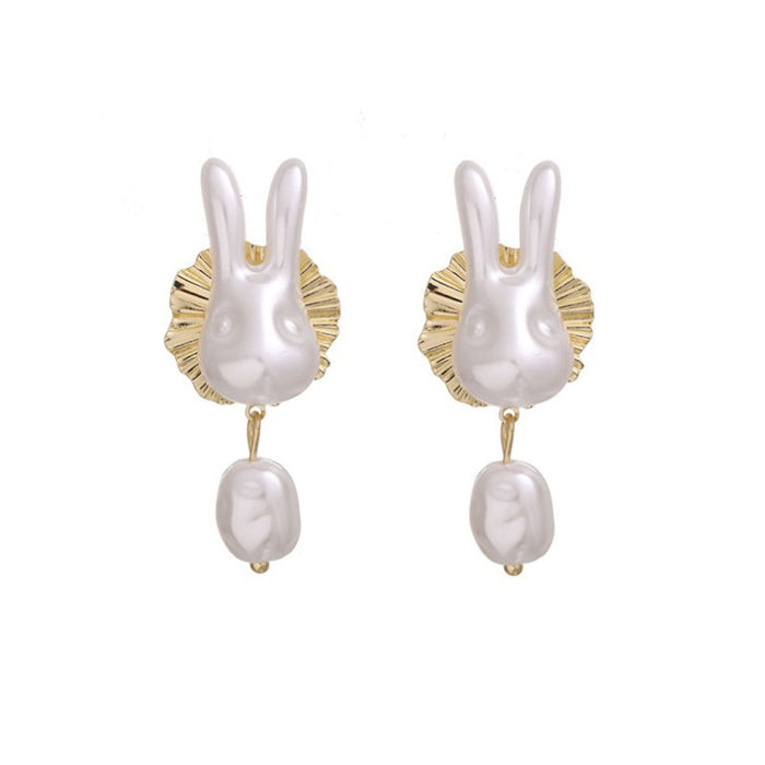 Wholesale Pearl earrings, fashionable silver needle earrings, niche temperament, cute design sense