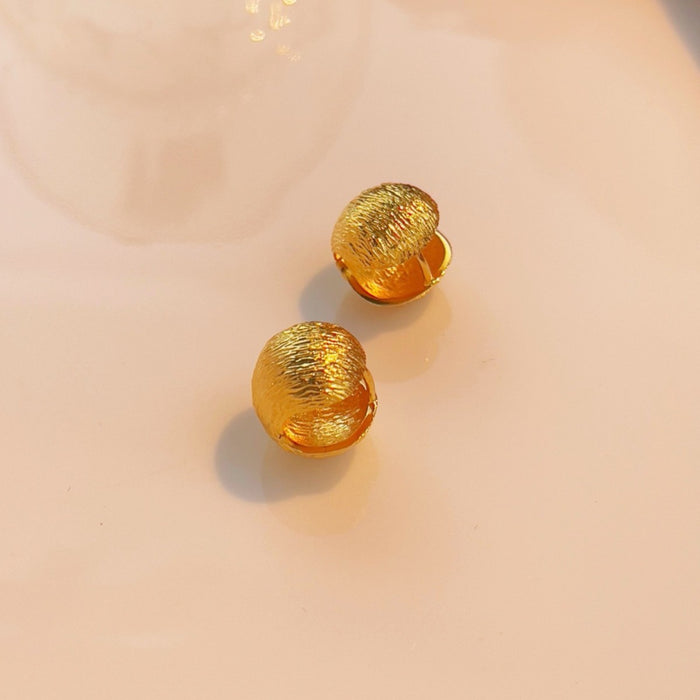 Wholesale Retro gold ear buckle with simple and niche design, fashionable and atmospheric ear buckle