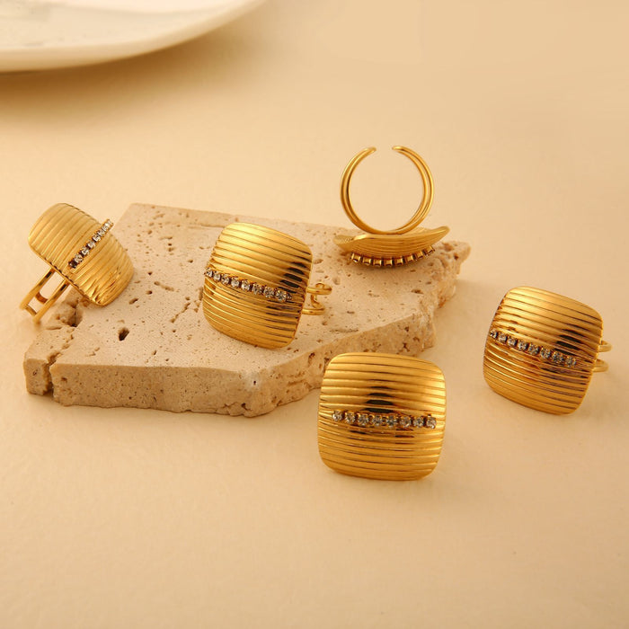 Wholesale Fashionable and flamboyant zircon ring, stainless steel color preservation popular retro women's open mouth ring wholesale