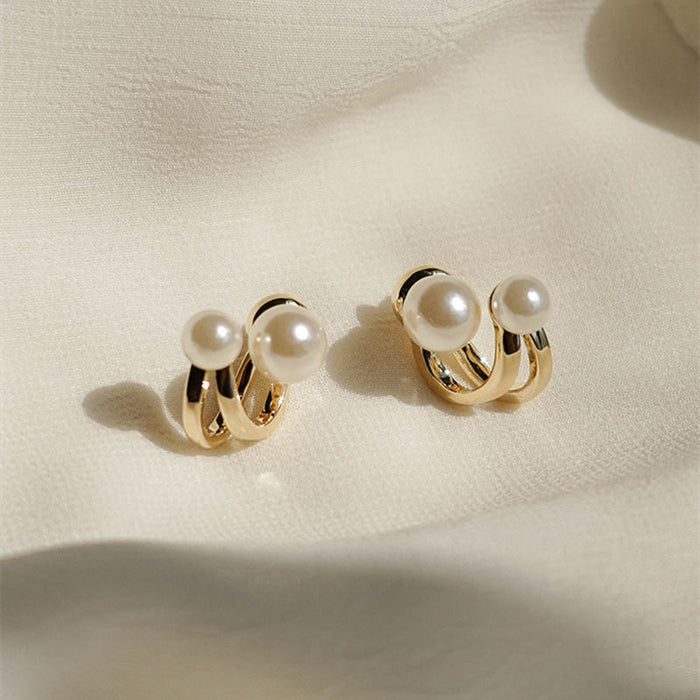 Wholesale A retro and luxurious style with two earrings, imitating pearl earrings and silver needles