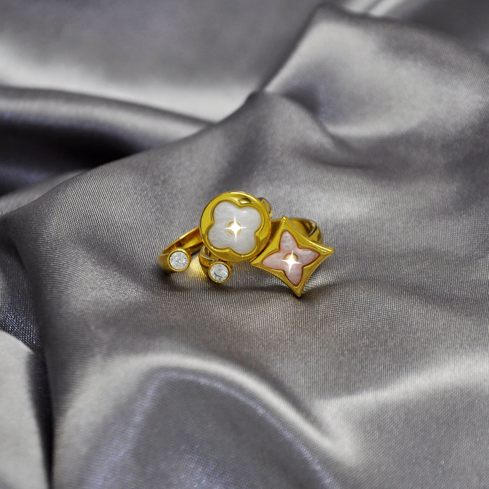 Wholesale Sharp flower round cake ring, light luxury mother of pearl plated 18K gold four leaf clover ring