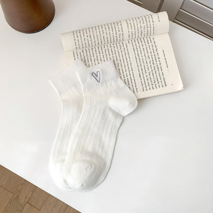 Wholesale New mesh breathable thin short tube socks with heart-shaped embroidery