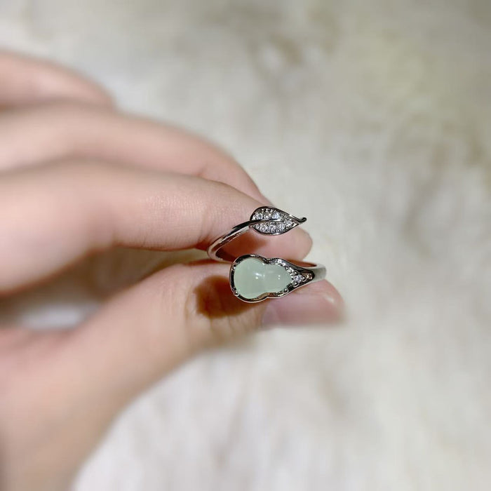 Wholesale Clear imitation chalcedony ring, round and delicate design, with temperament, index finger ring