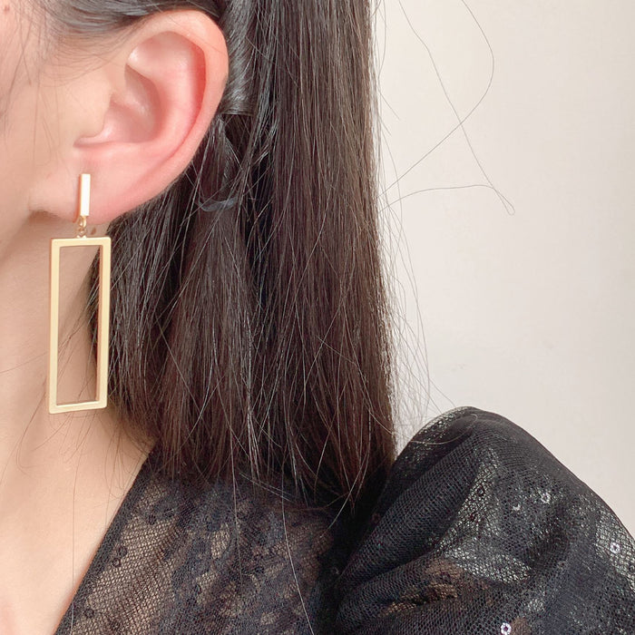 Wholesale Simple matte gold versatile earrings with high-end feel, trendy geometric earrings, earrings, pendants, accessories