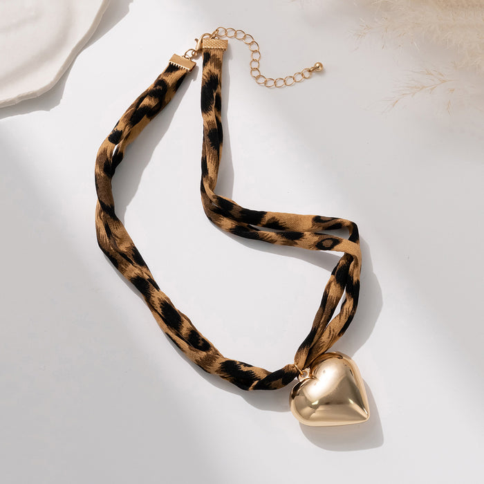 Wholesale Trendy exaggerated leopard print heart-shaped necklace, niche design pendant necklace