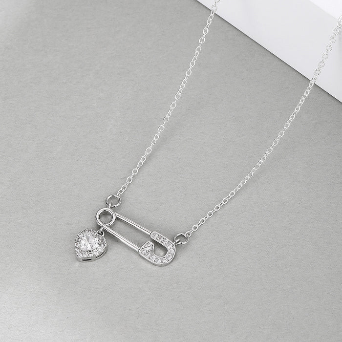 Wholesale New paper clip heart-shaped pendant necklace with a light luxury and niche collarbone chain accessory design