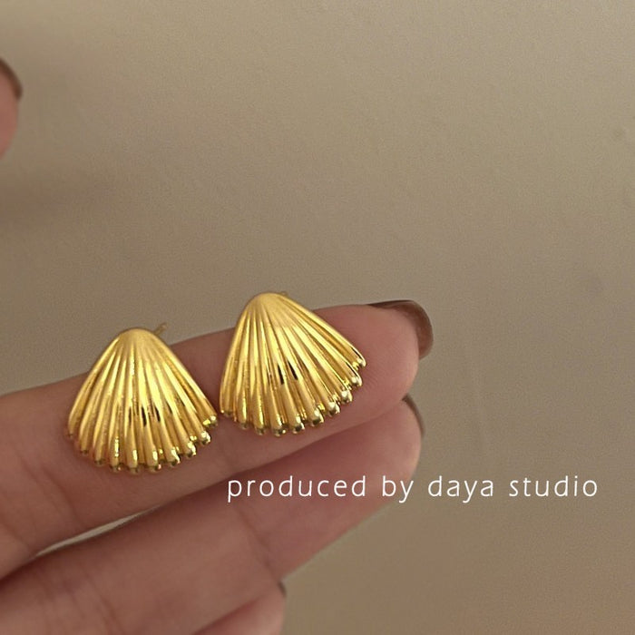 Wholesale Retro metallic butterfly earrings, high-end floral earrings, versatile, exaggerated, niche earrings