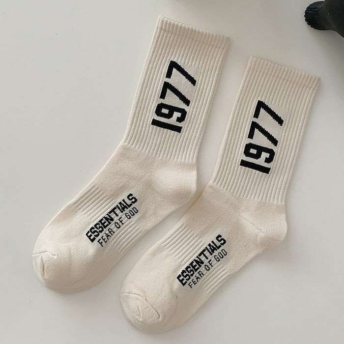 Wholesale Middle socks, number socks, letter socks, black and white college style socks