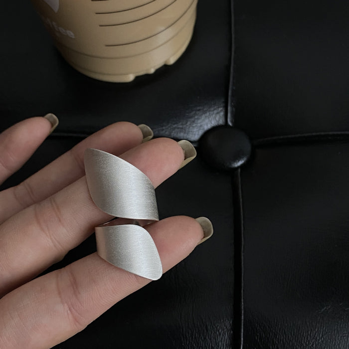 Wholesale Silver brushed frosted open index finger ring with a cool design and exaggerated personality, irregular ring