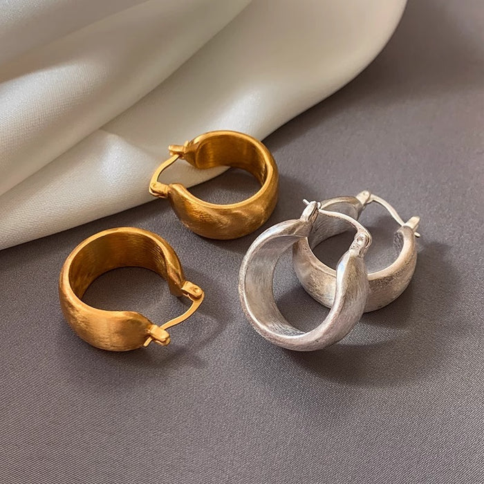 Wholesale Metallic silver brushed retro earrings, high-end light luxury, niche design, high-end exquisite earrings, earrings