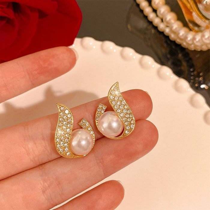 Wholesale Silver needle wine red light luxury retro female temperament pearl earrings high-end earrings