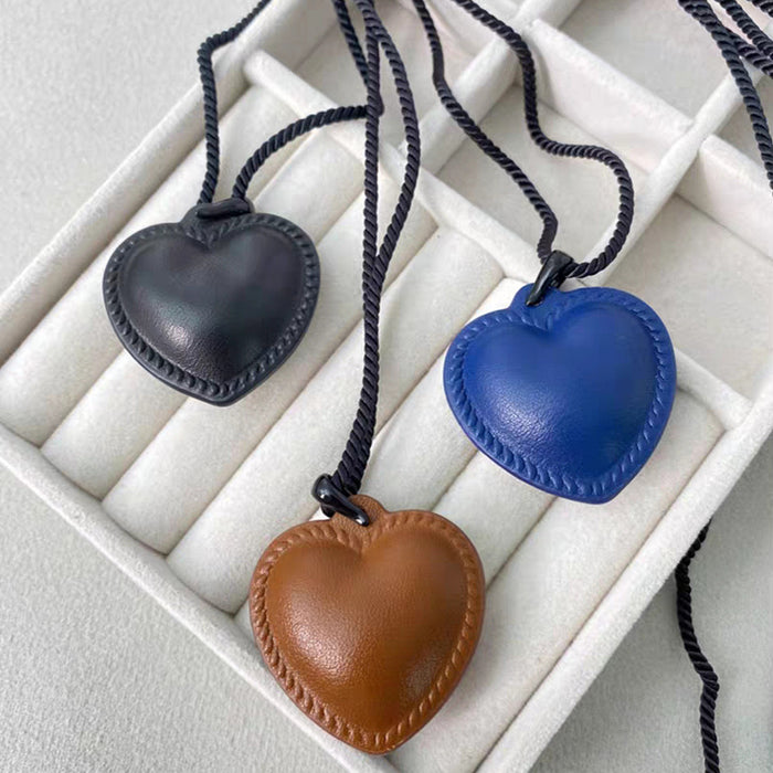 Wholesale Leather heart necklace with peach hearts, versatile and adjustable heart-shaped necklace