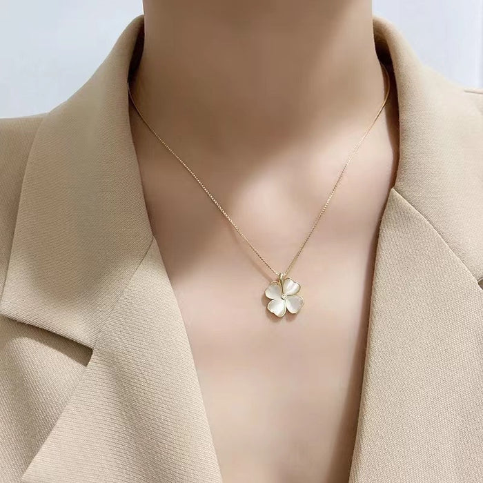 Wholesale Four leaf clover genuine gold electroplated collarbone necklace