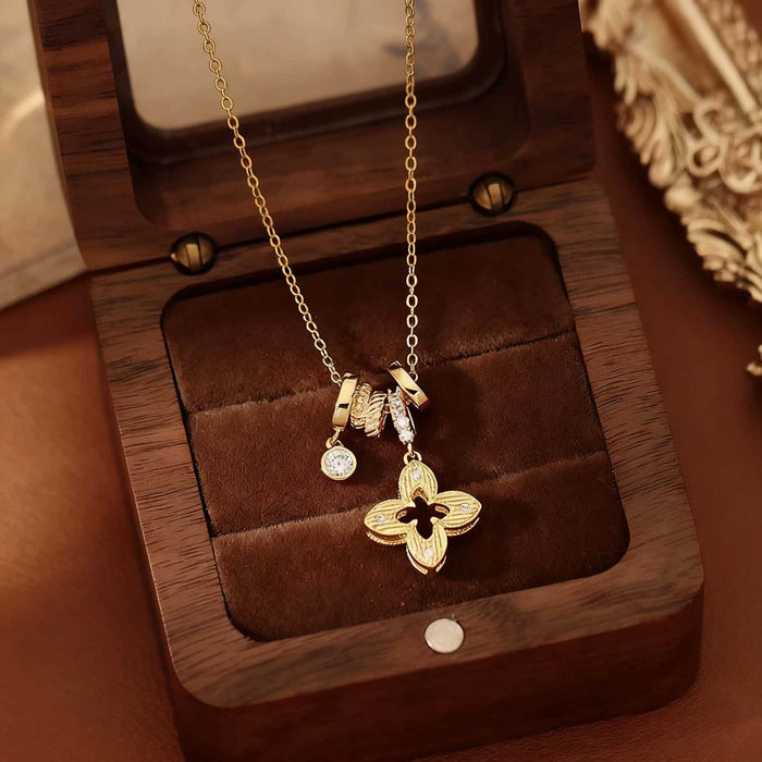 Wholesale Delicate versatile openwork four-leaf clover necklace