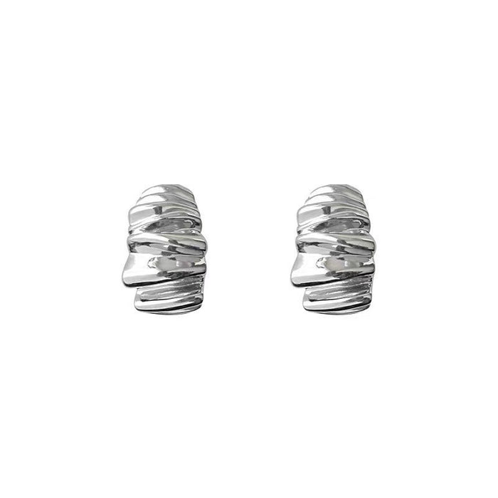 Wholesale High end pleated unique design earrings with Western style, light luxury, niche, irregular earrings, simple C-shaped earrings wholesale