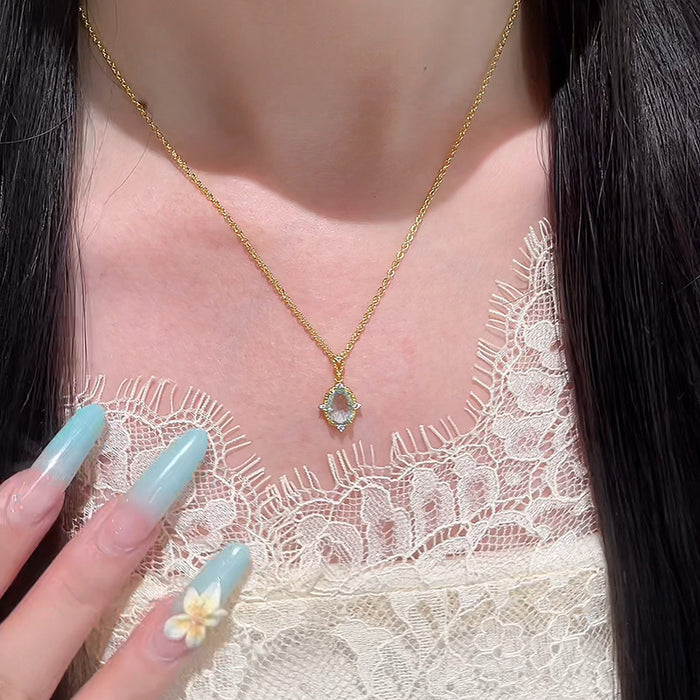 Wholesale Super sparkling zircon geometric necklace accessory, light luxury, simple and high-end pendant, niche blue oval collarbone chain