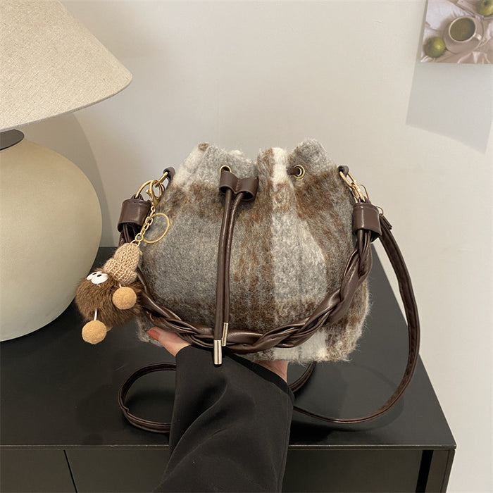 Wholesale Casual and personalized crossbody bag, fashionable and simple shoulder bag, retro and personalized bucket bag
