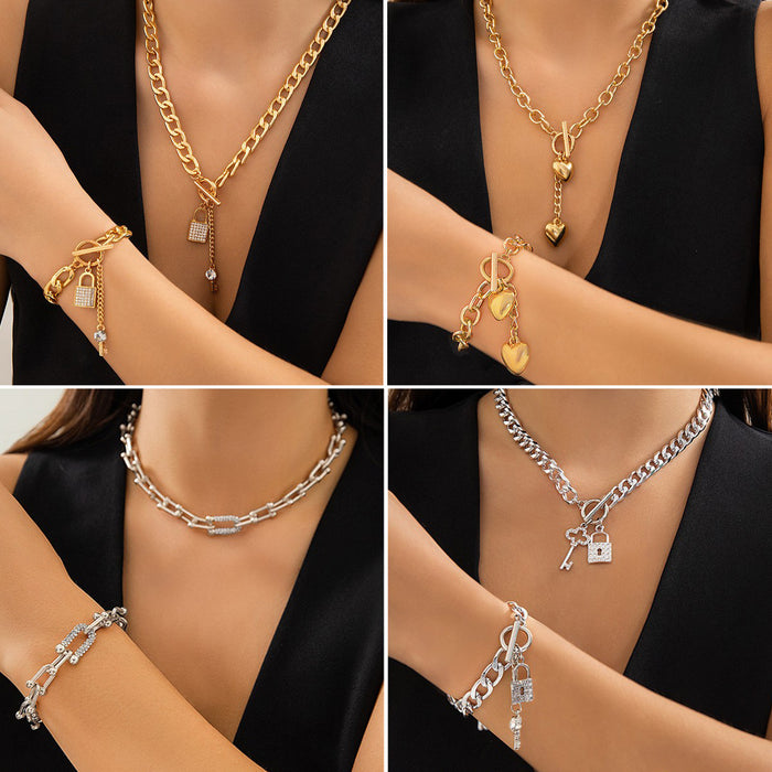 Wholesale Metal heart necklace, fashionable diamond studded lock pendant, collarbone chain