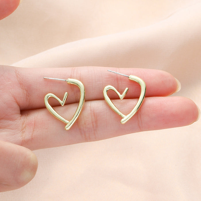 Wholesale Small and niche heart-shaped earrings with a simple temperament, gold new earrings, retro brushed, fashionable and versatile earrings wholesale