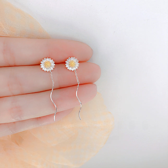 Wholesale Pure silver wave like light luxury flower earrings, compact in size