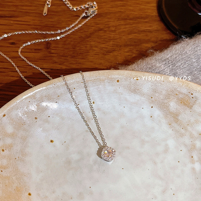 Wholesale Light luxury versatile super sparkling square zirconia necklace with niche design, high-end temperament, titanium steel lock bone chain, neck chain accessories wholesale