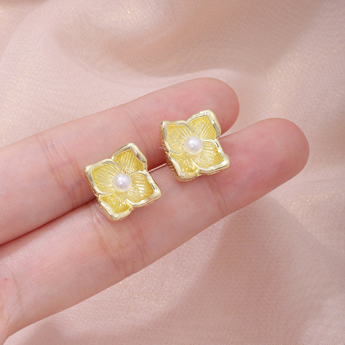 Wholesale Silver Needle Simple Flower Pearl Earrings Fashionable New Small Earrings Versatile Commuter Earrings