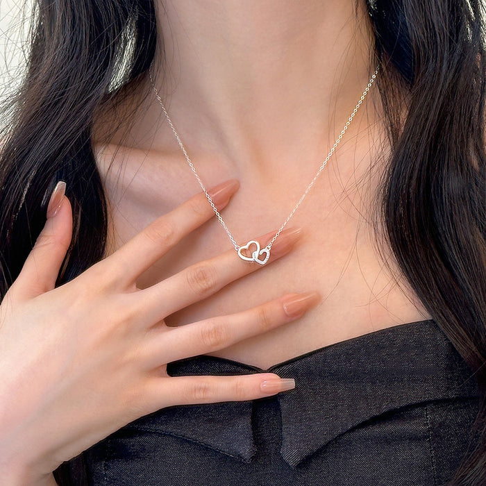 Wholesale Interlocking heart-shaped necklace with a light luxury and versatile design, exuding a high-end feel. Heart shaped collarbone chain pendant