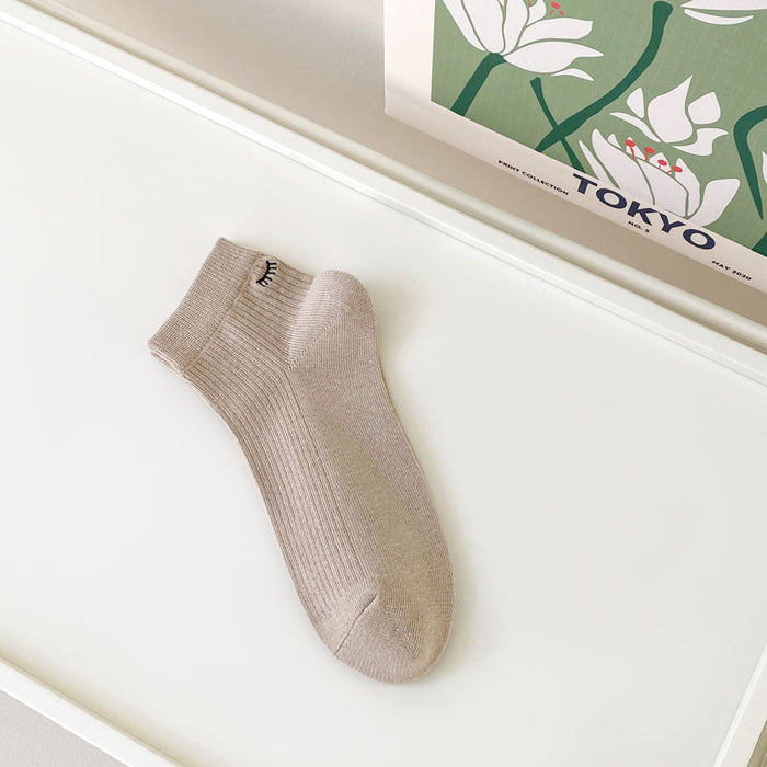 Wholesale Sweat absorbing thin design with embroidered cute short socks, solid color cotton