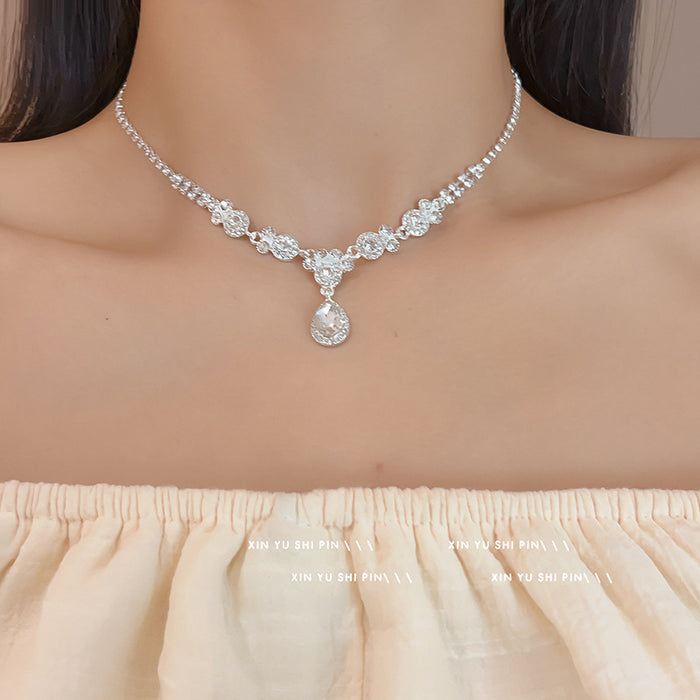 Wholesale Fashionable diamond studded water droplet pendant necklace, light luxury, versatile, personalized collarbone chain, niche temperament, high-end sense accessory