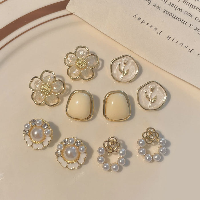 Wholesale Geometric fashion, compact and exquisite, light luxury, niche earrings