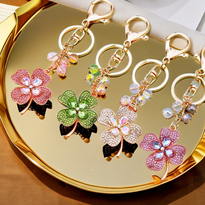 Wholesale Diamond inlaid Lucky Clover Car Keychain Metal Pendant Keychain Ring Creative