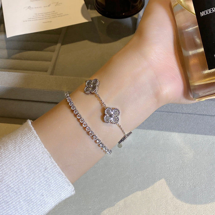 Wholesale Bracelet made of titanium steel with a fashionable temperament and a sense of high-end design. Handmade accessories that are lightweight, luxurious, and versatile