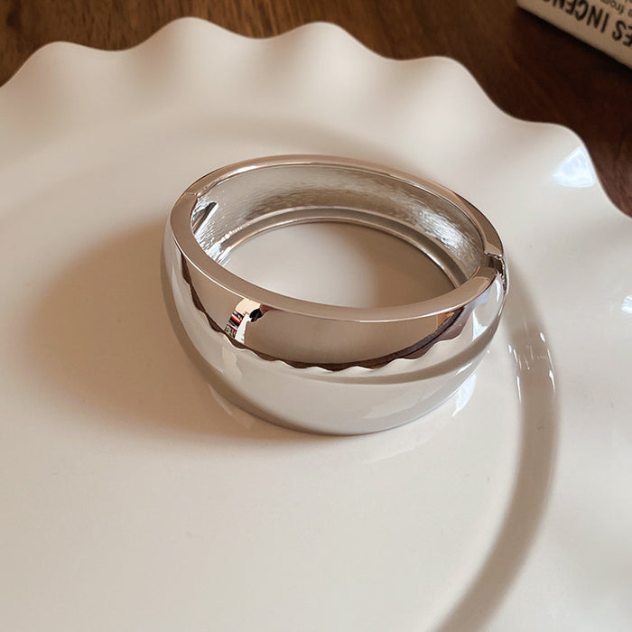 Wholesale Metal bracelet temperament light luxury high sense bracelet niche personality exaggerated jewelry women