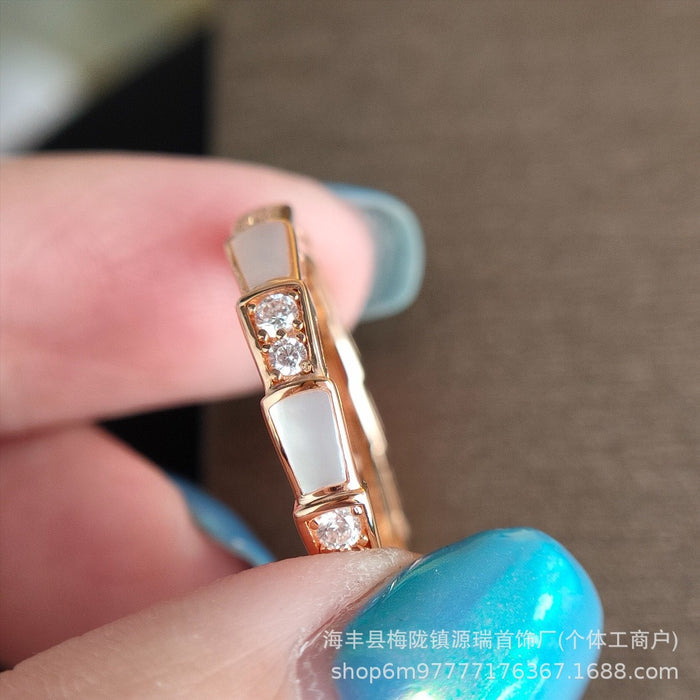 Wholesale Gold plated ring with diamonds, fashionable and personalized ring