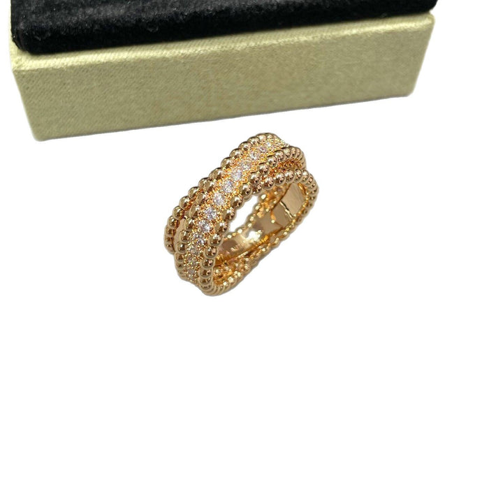 Wholesale Diamond studded ring, fashionable and luxurious ring