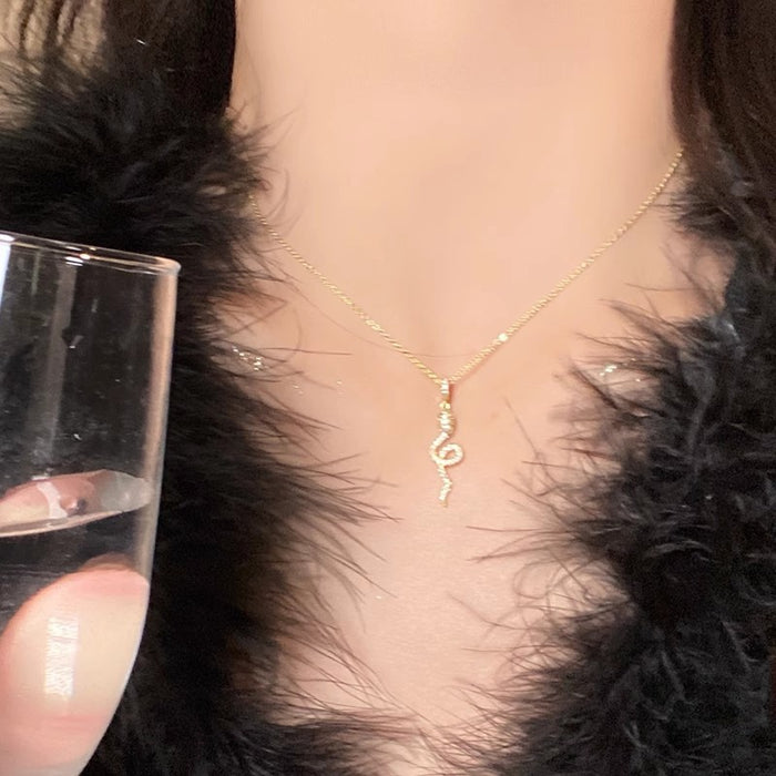 Wholesale Sweater chain pendant necklace, light luxury niche collarbone chain