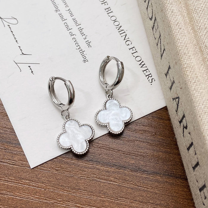 Wholesale Black Lucky Flower Small and Exquisite Stud Earrings
