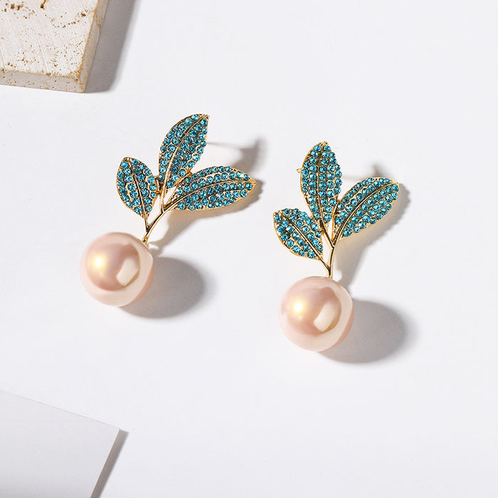 Wholesale New personalized design alloy diamond inlaid jewelry, light luxury style pearl earrings, ladies' non fading silver needle earrings