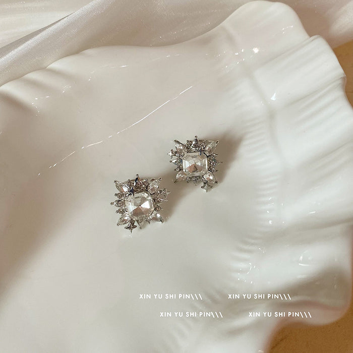 Wholesale Star zircon ear bone clip, light luxury temperament, niche high-end feeling, sweet and fashionable ear hole free earrings, ear accessories