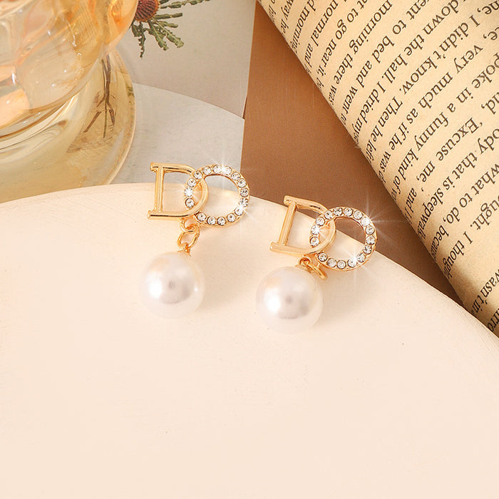 Wholesale Luxurious letter studded diamond pearl earrings with high-end temperament and versatile silver needle earrings wholesale earrings
